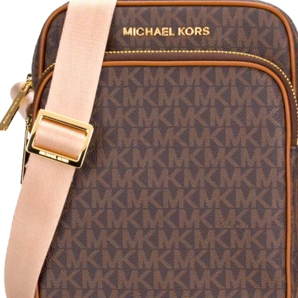 Michael Kors Handbags - Michael Kors Jet Set Crossbody bag
